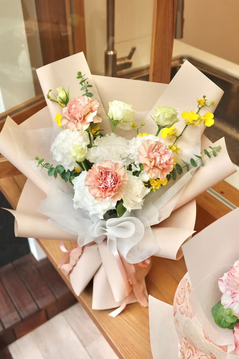 和風細語-柔霧康乃馨鮮花花束 母親節/謝師/生日 溫柔系手綁花禮