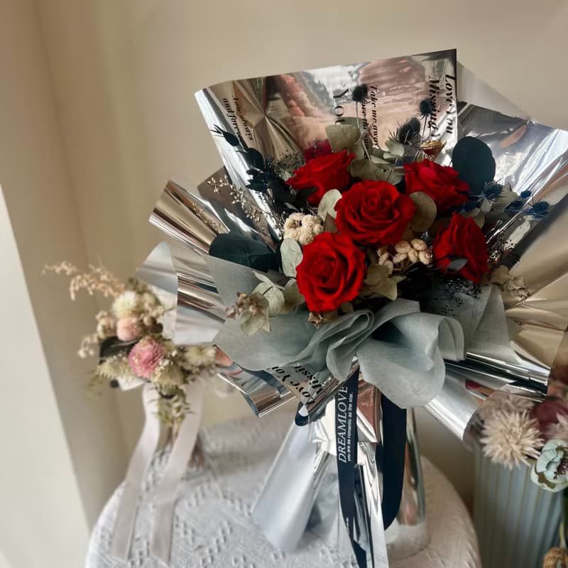 迷幻金屬風永生玫瑰花束