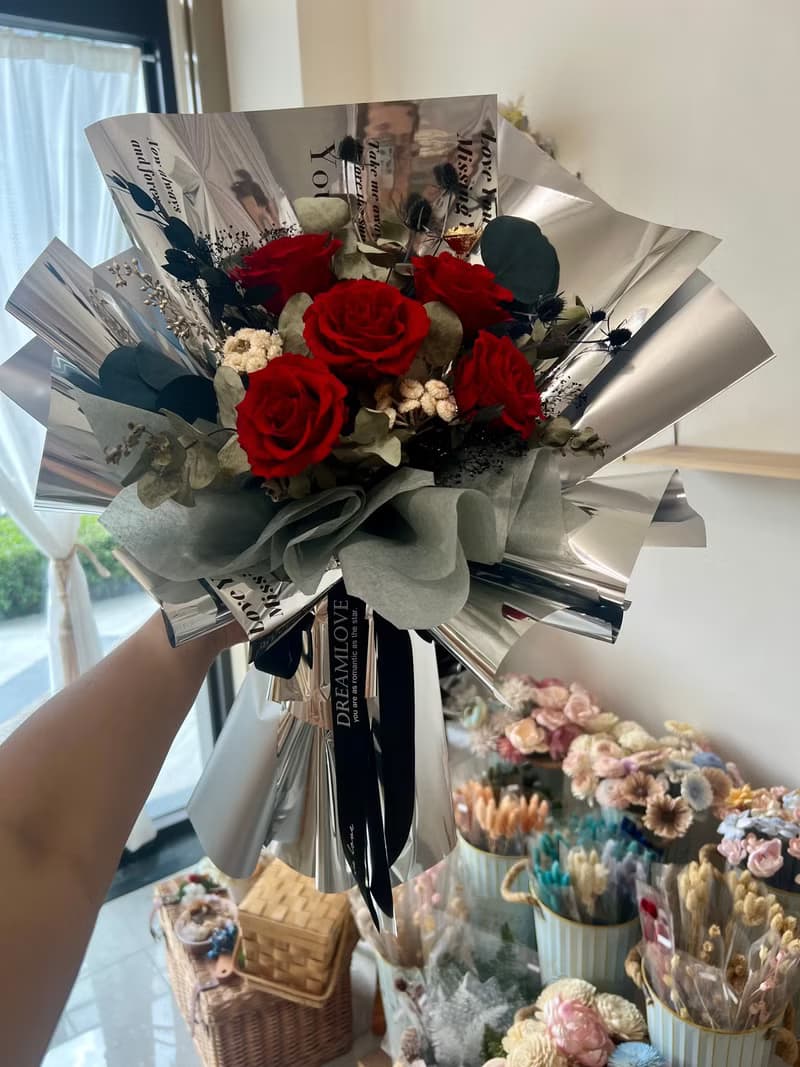 迷幻金屬風永生玫瑰花束