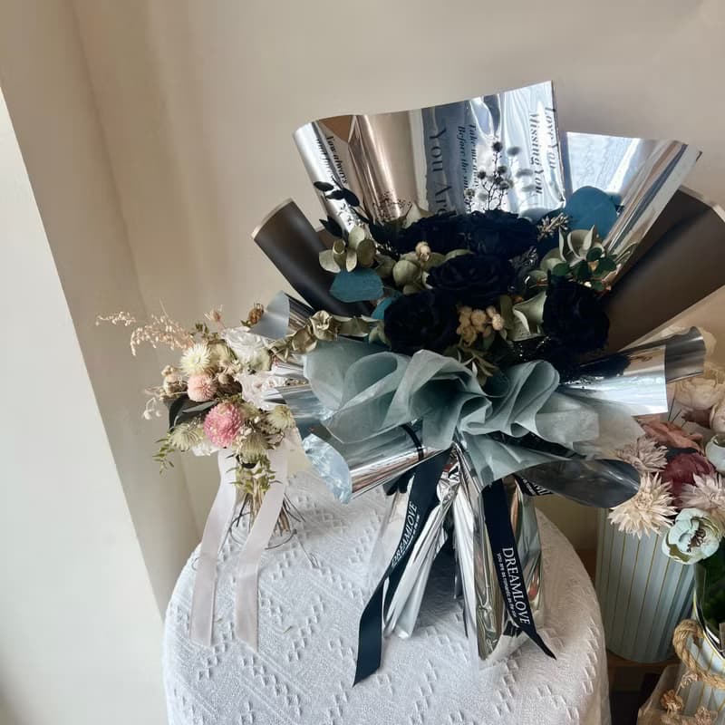 迷幻金屬風永生玫瑰花束