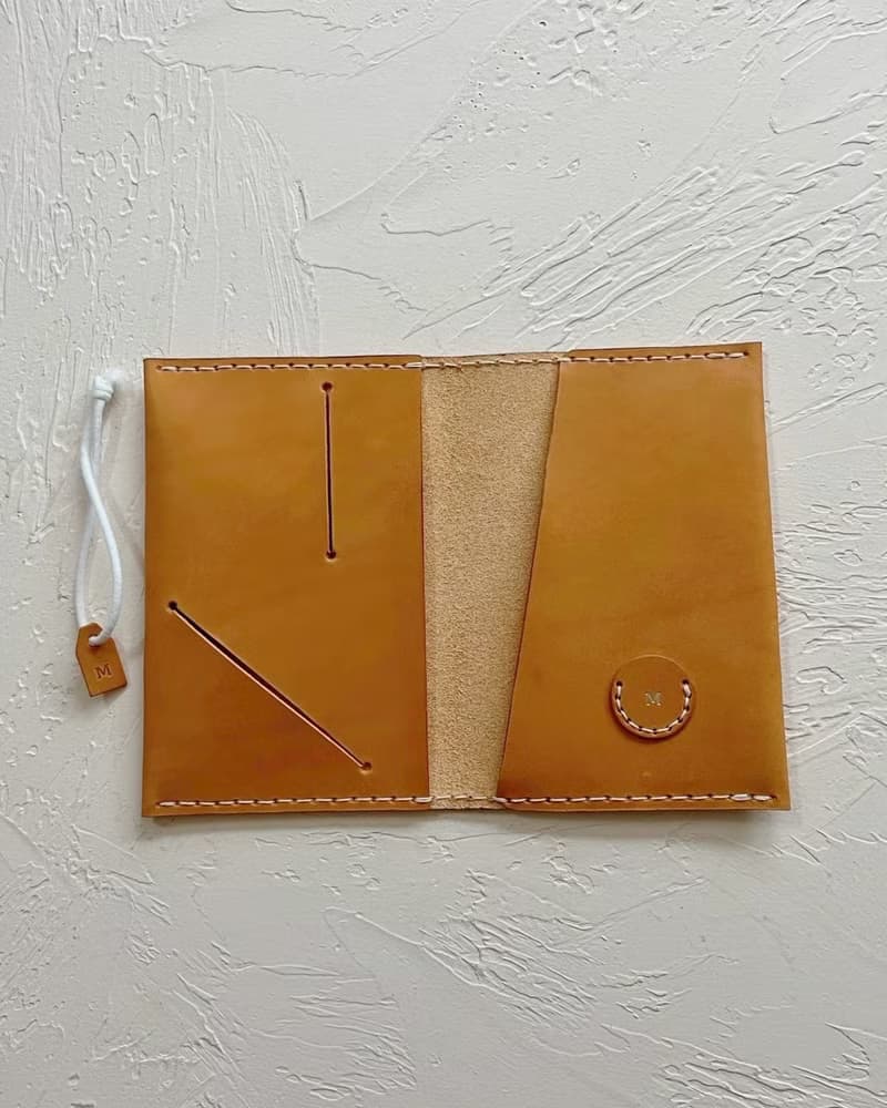 植鞣皮革護照夾－橙棕紋