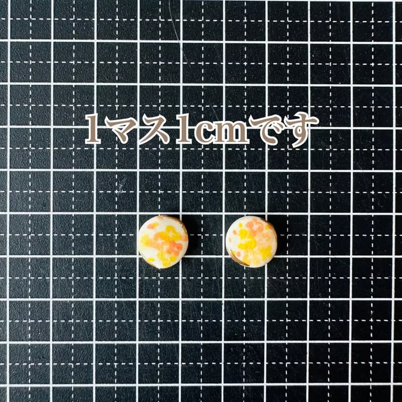 フリージア 2月誕生花 春 陶器 金継ぎ ピアス イヤリング ノンホールピアス お花 花 イエロー 黄色 オレンジ 橙 ゴールド 金 プレゼント ギフト 贈り物