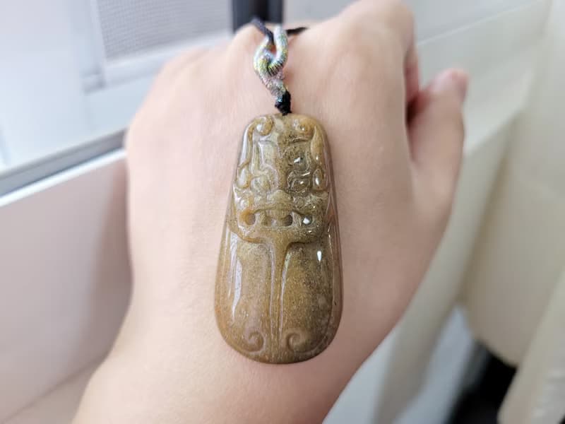 【親翠】天然翡翠 油黃翡皮殼饕餮牌調節式繩鍊 特色題材
