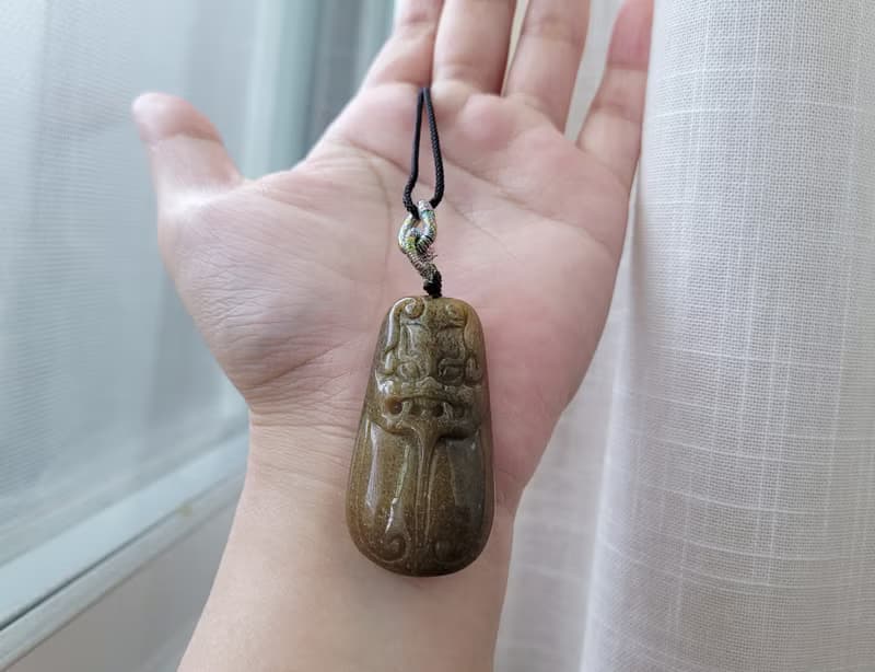 【親翠】天然翡翠 油黃翡皮殼饕餮牌調節式繩鍊 特色題材