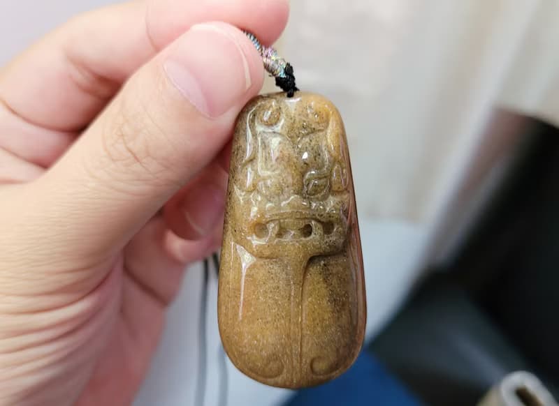 【親翠】天然翡翠 油黃翡皮殼饕餮牌調節式繩鍊 特色題材