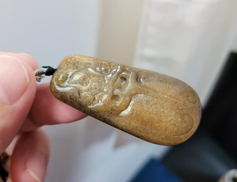 【親翠】天然翡翠 油黃翡皮殼饕餮牌調節式繩鍊 特色題材
