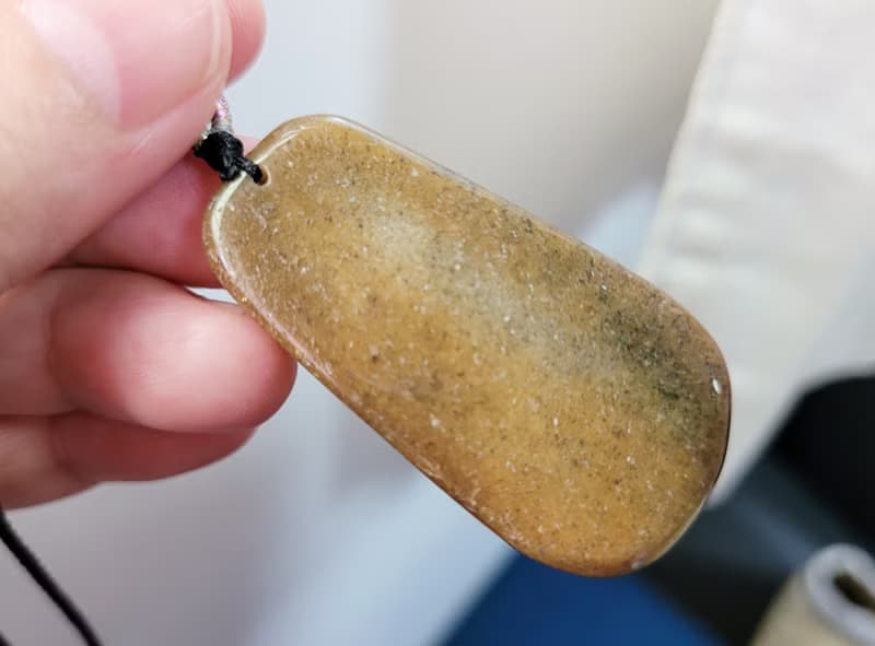 【親翠】天然翡翠 油黃翡皮殼饕餮牌調節式繩鍊 特色題材