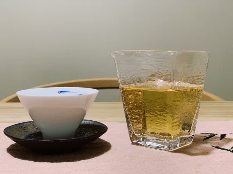 2018年 頭春雲南勐海 老樹茶生普洱 茶餅 357g 香濃味重