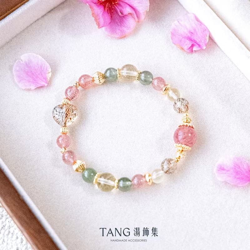 櫻見心願 手鍊。黑金超 綠髮晶 草莓晶。高能量水晶 招財 招桃花