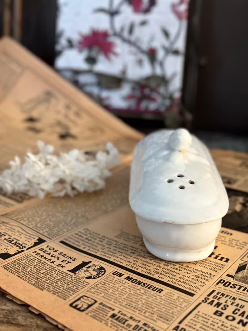 40702-典雅法國古董純白瓷置物盒