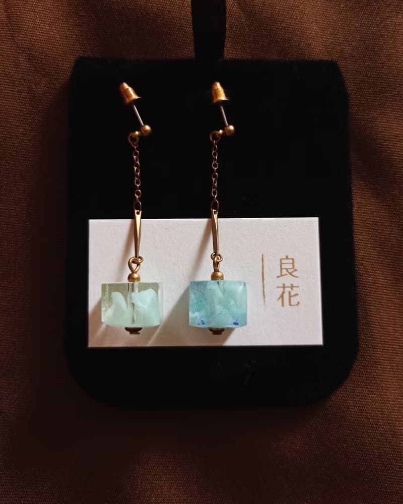【孤品限定】方塊吊墜耳環 / 手製染樹脂 - 海浪