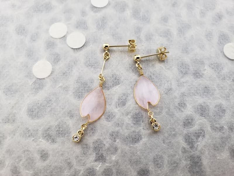cherry blossoms 桜花びらとビジューのピアス or イヤリング