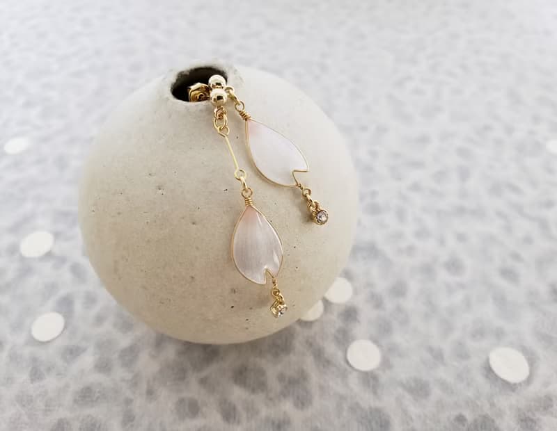 cherry blossoms 桜花びらとビジューのピアス or イヤリング