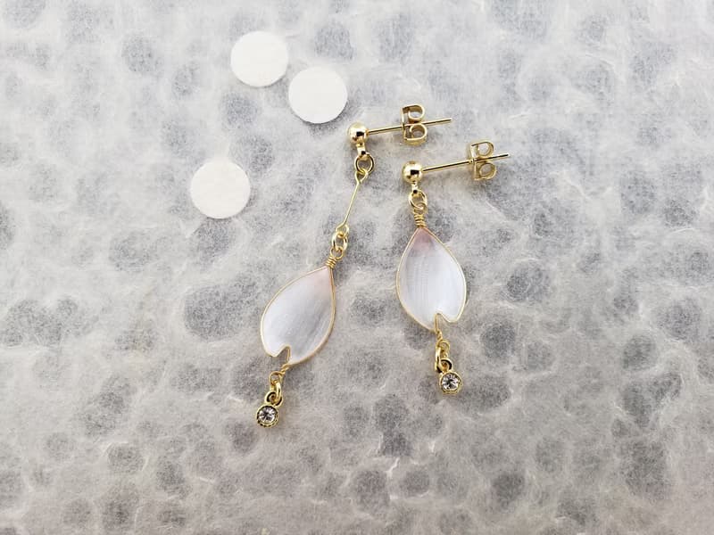 cherry blossoms 桜花びらとビジューのピアス or イヤリング