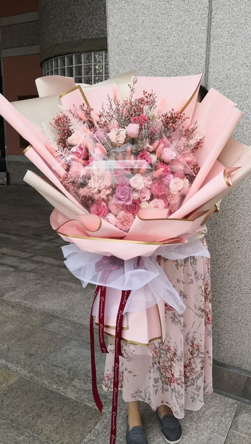 跟人一樣大 花束 超大花束 巨大花束 永生玫瑰 求婚花束 乾燥花