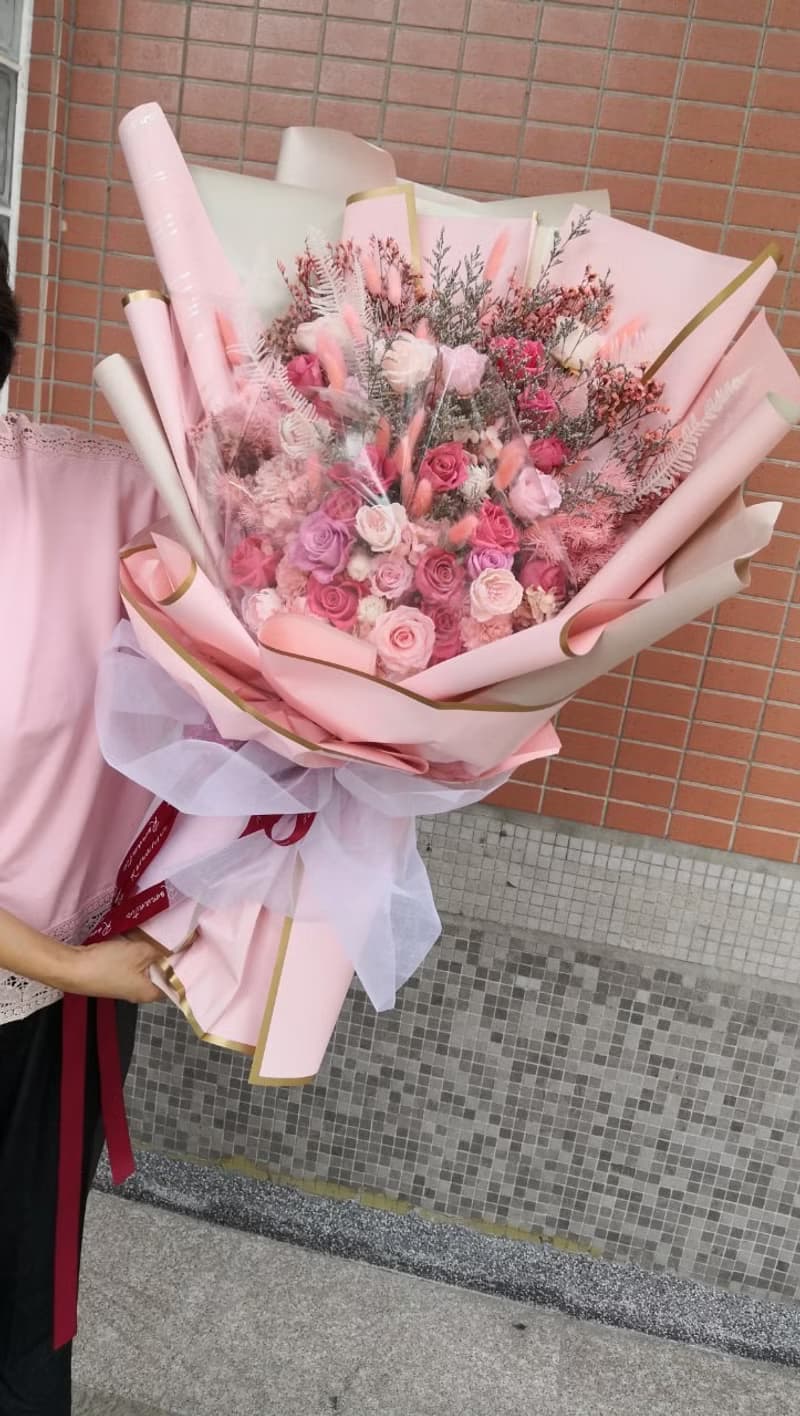 跟人一樣大 花束 超大花束 巨大花束 永生玫瑰 求婚花束 乾燥花