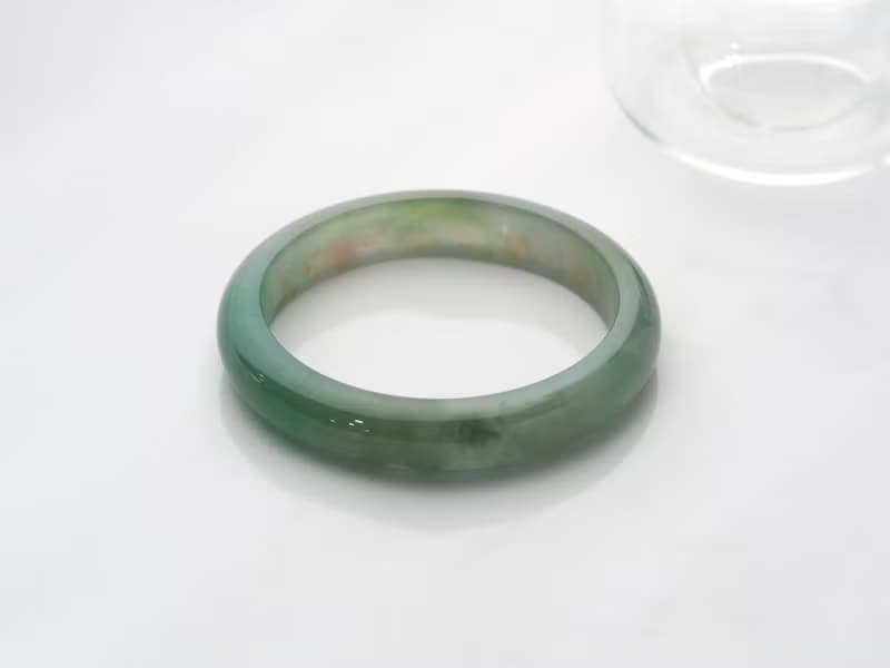 桂花雨 |冰種起膠/沁綠撒金/平安鐲/手圍17-17.5|天然A貨翡翠玉鐲