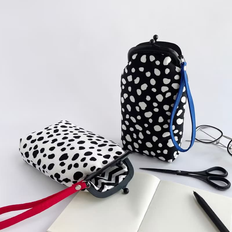 時尚感大麥町紋塑膠口金筆袋/黑/白