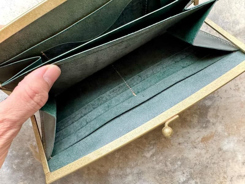 浮足口金の薄型長財布　smart ボトルグリーン