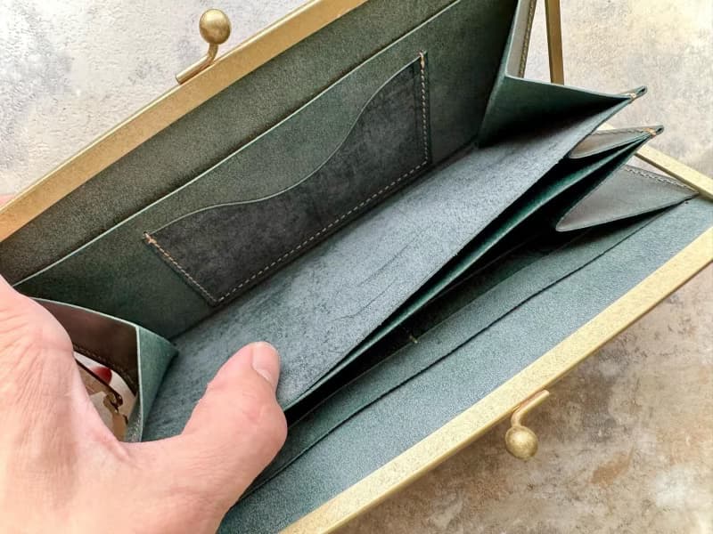 浮足口金の薄型長財布　smart ボトルグリーン