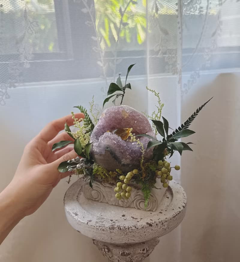 紫水晶洞 文藝復興 藏光的雕塑。不用澆水的植物 桌面小風景