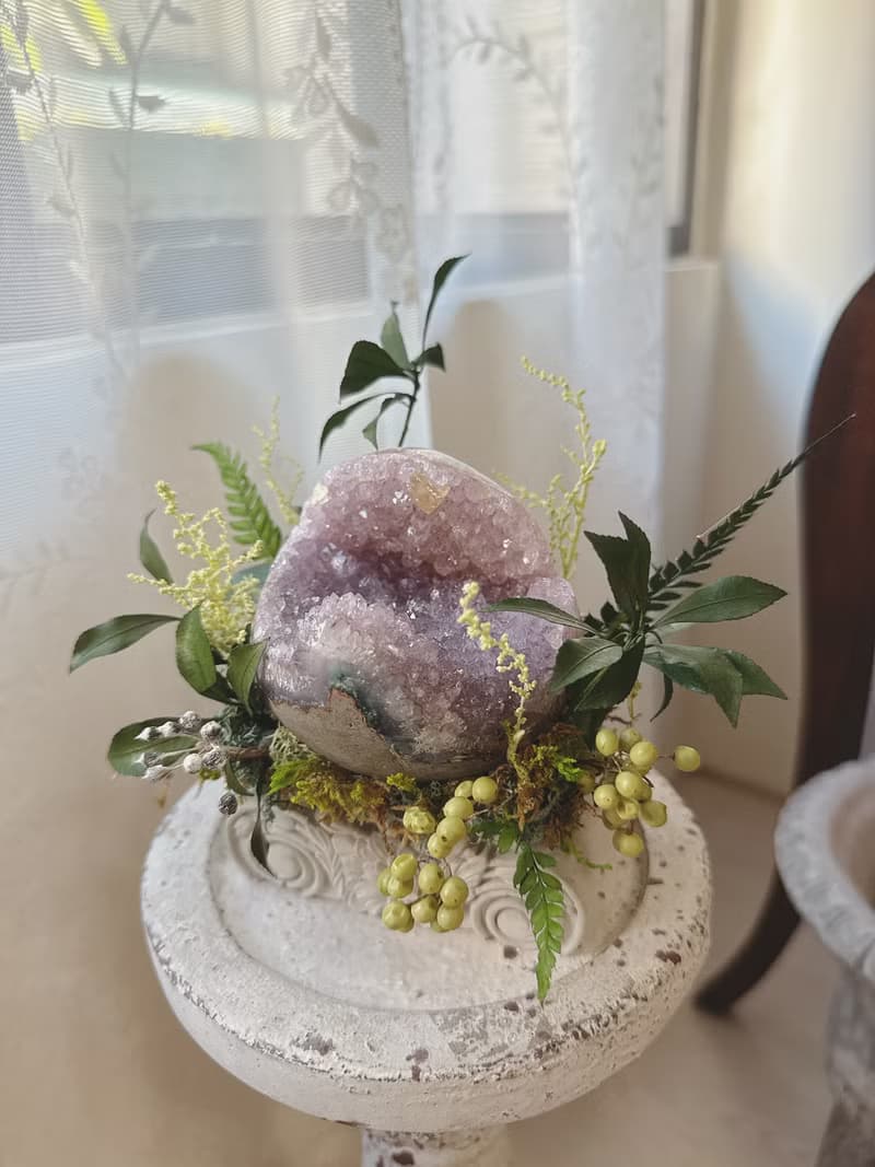 紫水晶洞 文藝復興 藏光的雕塑。不用澆水的植物 桌面小風景