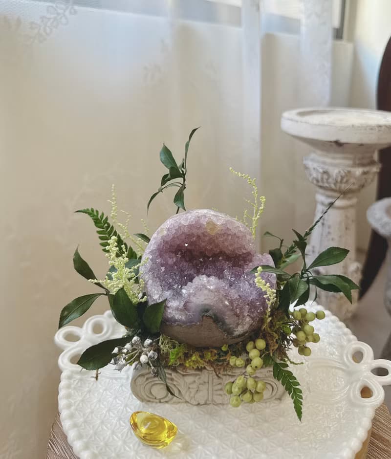 紫水晶洞 文藝復興 藏光的雕塑。不用澆水的植物 桌面小風景