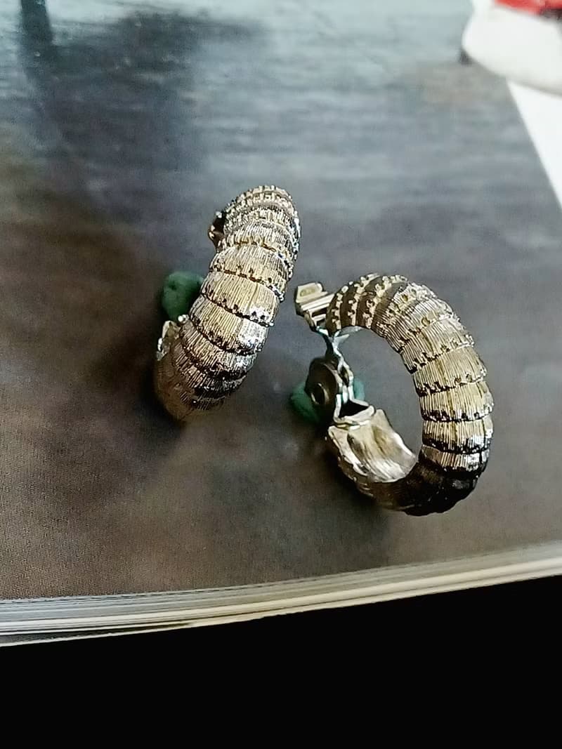 vintage jewelry  時尚銀色皺褶環圈 夾式耳環