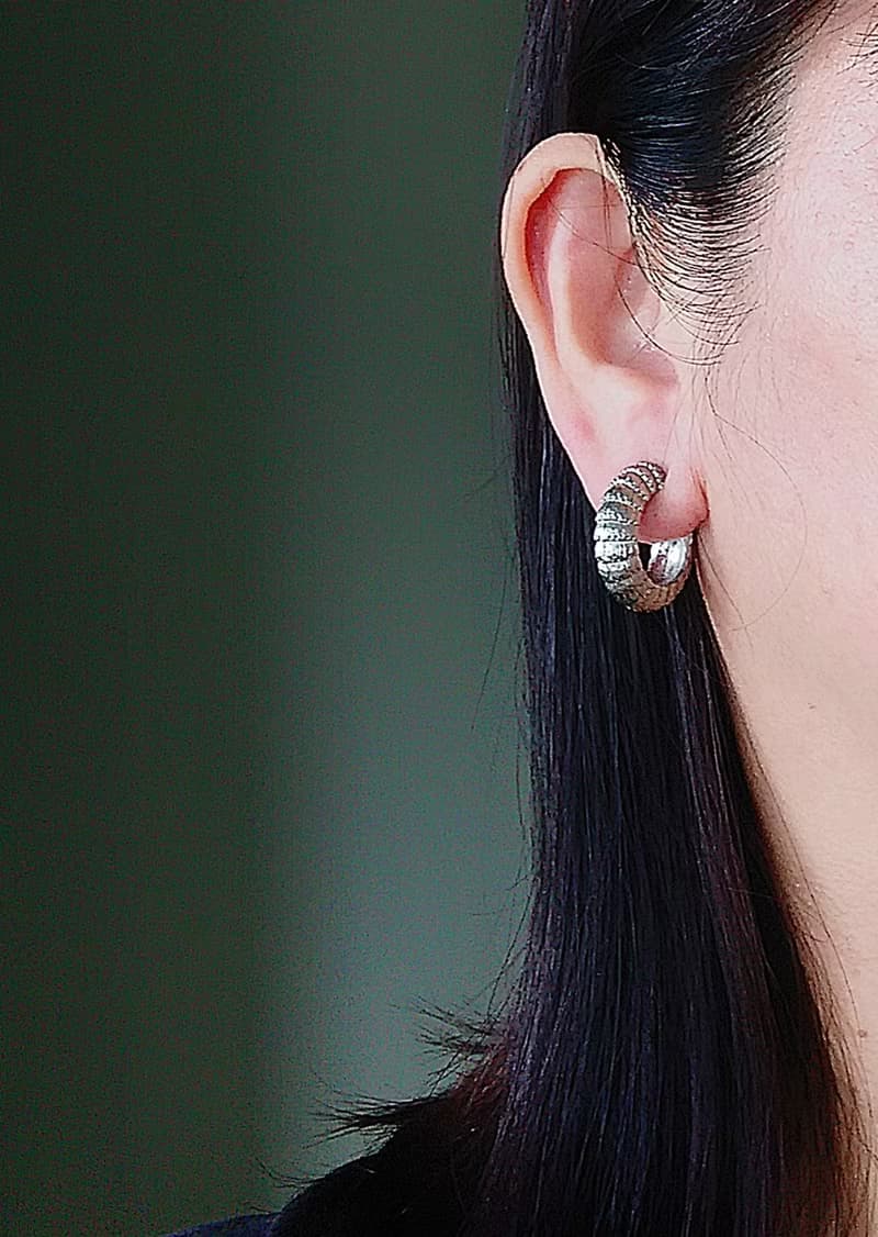 vintage jewelry  時尚銀色皺褶環圈 夾式耳環