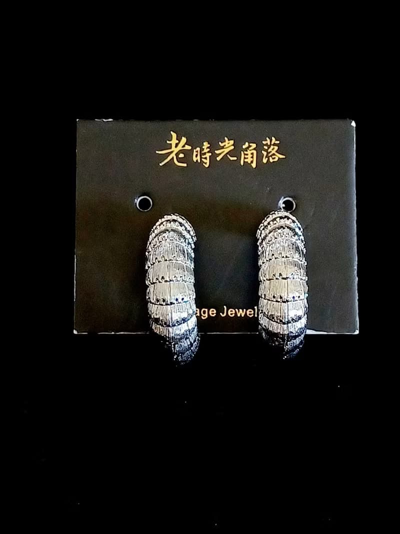 vintage jewelry  時尚銀色皺褶環圈 夾式耳環