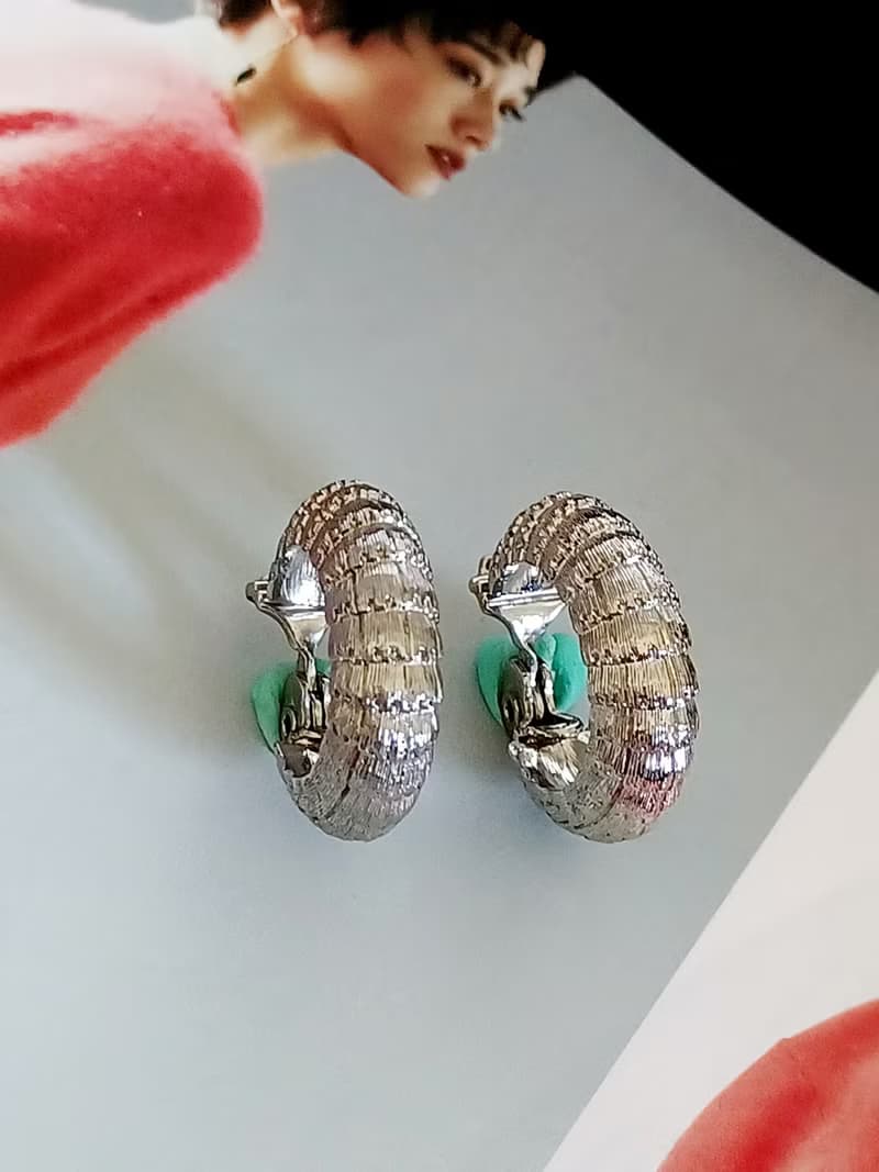 vintage jewelry  時尚銀色皺褶環圈 夾式耳環