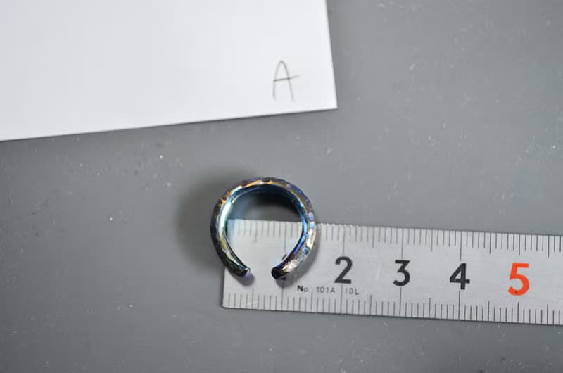 Titanium ear cuff・チタンイヤーカフ・ロックイヤー・青に金