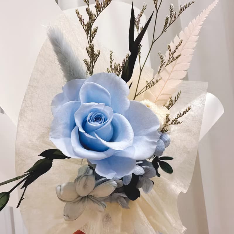 永生韓式花束-淡藍。情人節花束。生日花束。求婚花束(贈提袋)