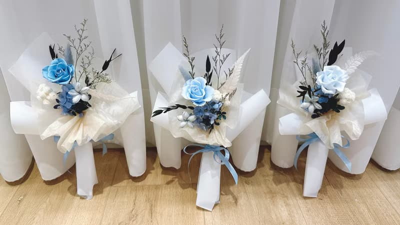 永生韓式花束-淡藍。情人節花束。生日花束。求婚花束(贈提袋)