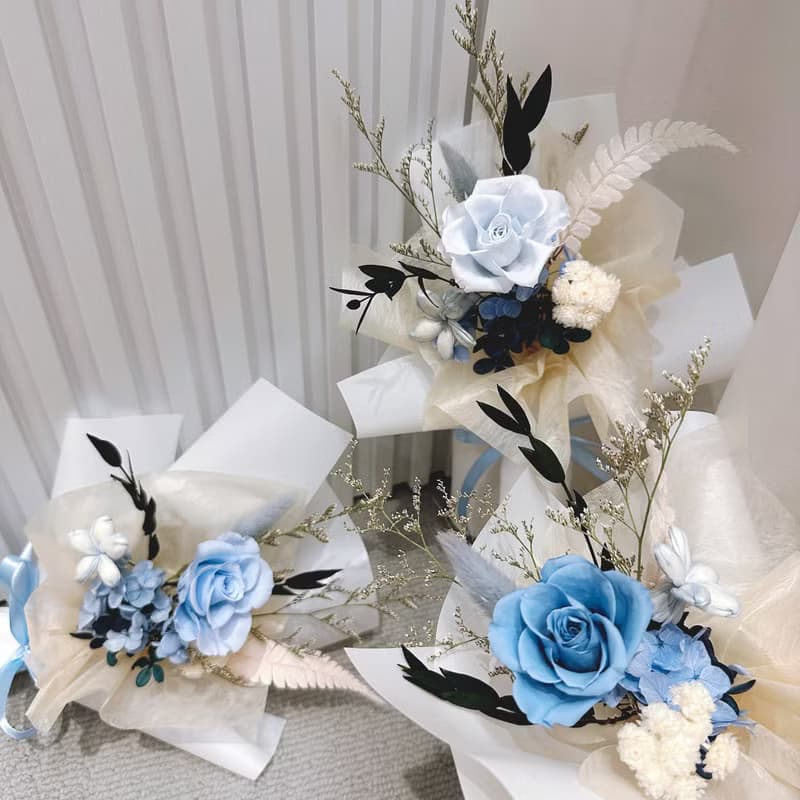 永生韓式花束-淡藍。情人節花束。生日花束。求婚花束(贈提袋)