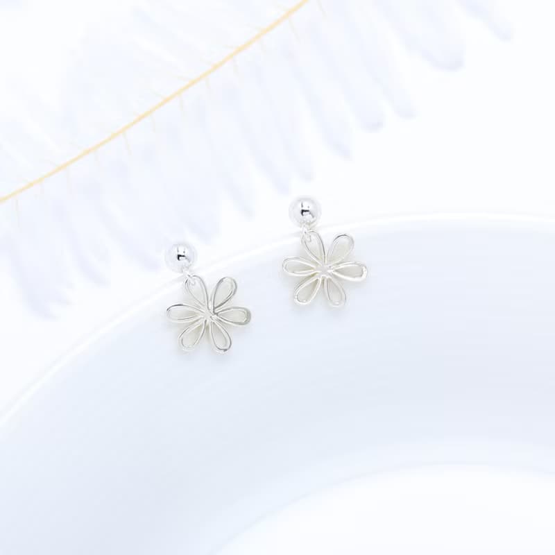 【Angel & Me】可愛 小雛菊 花朵 s925 純銀 一對 耳環 耳夾 禮物