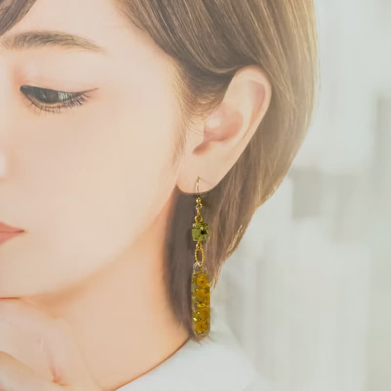 ミモザとペリドットのピアス・イヤリング(真花/自製乾燥花/天然石材)