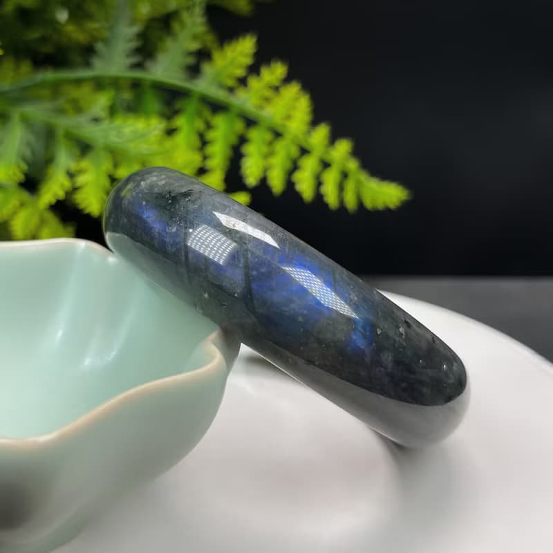 優質 黑拉長石手鐲 59MM 冰潤藍光水晶手環 希望直覺保護能量脈輪