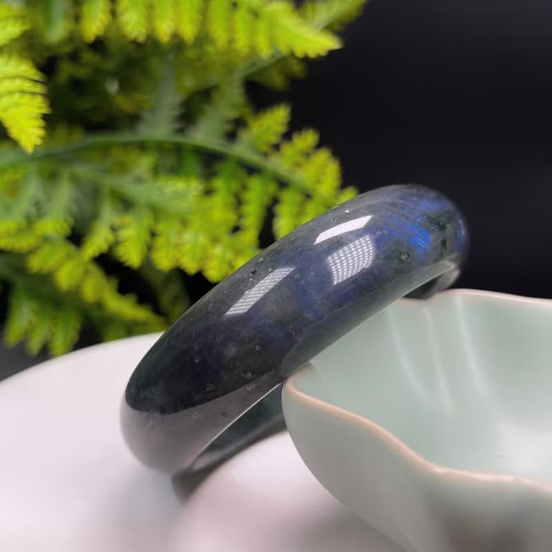 優質 黑拉長石手鐲 59MM 冰潤藍光水晶手環 希望直覺保護能量脈輪