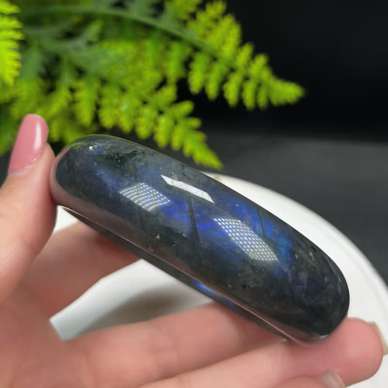 優質 黑拉長石手鐲 59MM 冰潤藍光水晶手環 希望直覺保護能量脈輪