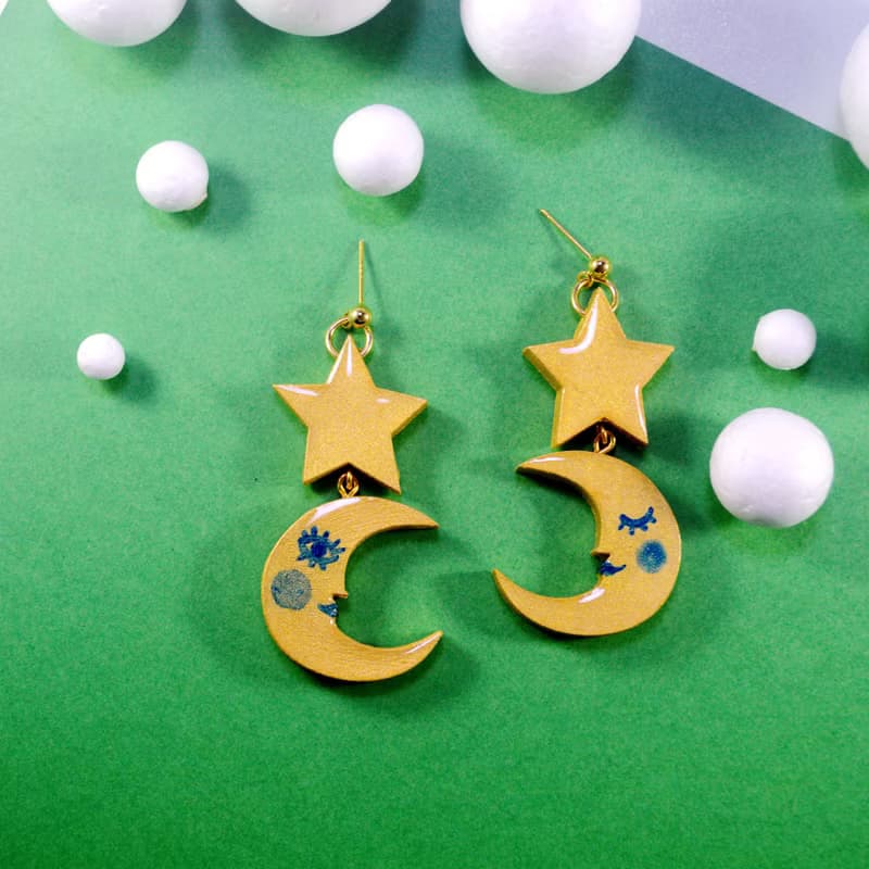 星月 金色俏皮月亮星星不對稱表情設計耳環 手繪木製