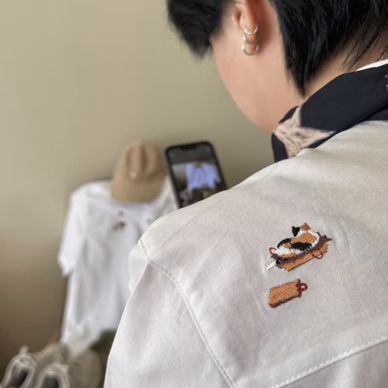 刺绣衬衫 (Embroidery Shirt) : 白色 (White color) : 与猫同行
