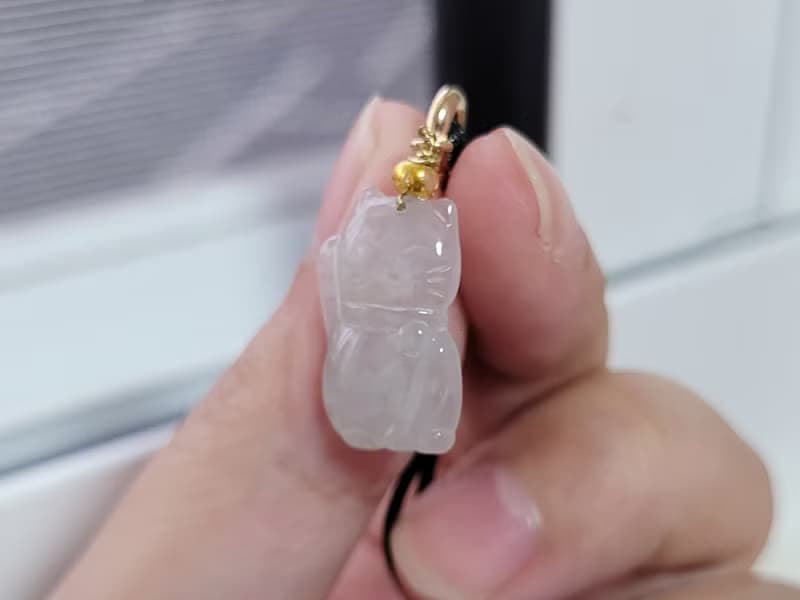 【親翠】天然翡翠 冰晴透底色精緻招財貓 | 皮繩鎖骨鏈