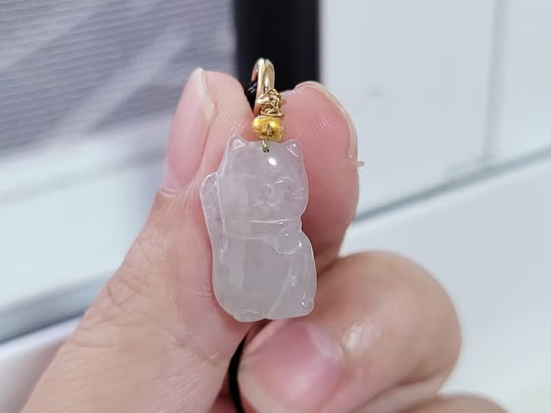 【親翠】天然翡翠 冰晴透底色精緻招財貓 | 皮繩鎖骨鏈
