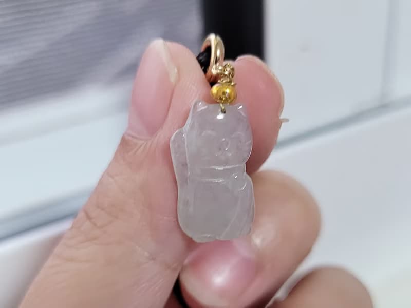 【親翠】天然翡翠 冰晴透底色精緻招財貓 | 皮繩鎖骨鏈