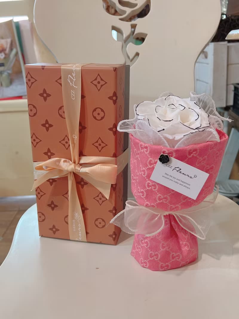 小香風永生花花束 情人節 生日禮物 求婚花束 香奈兒毛呢花束