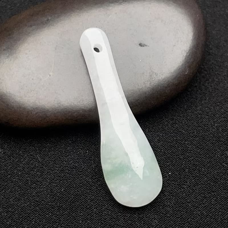 冰種飄綠花翡翠湯匙吊飾 | 天然緬甸翡翠A貨 | 送禮