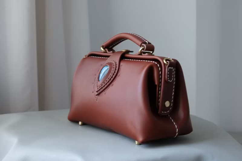 天使之眼 复古横版医生包斜挎包 手提口金包 巧克力色