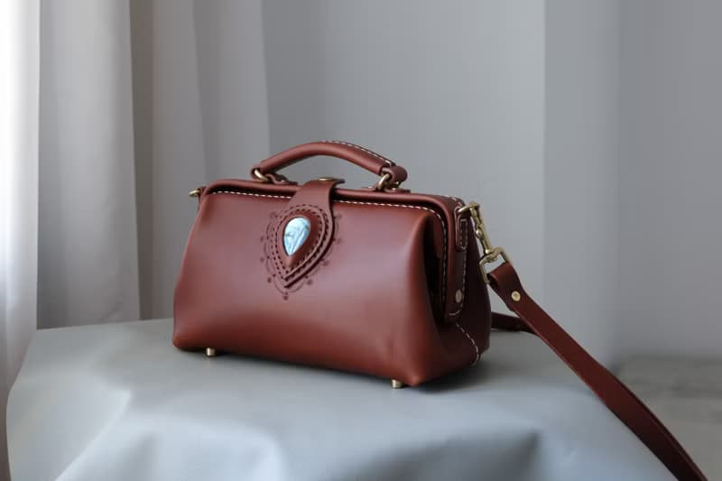 天使之眼 复古横版医生包斜挎包 手提口金包 巧克力色