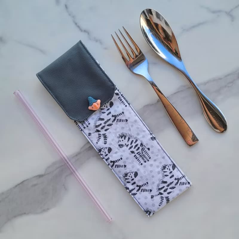 【可放22cm吸管】防水環保餐具袋 / 筆袋 親子餐具袋 尖帽男孩